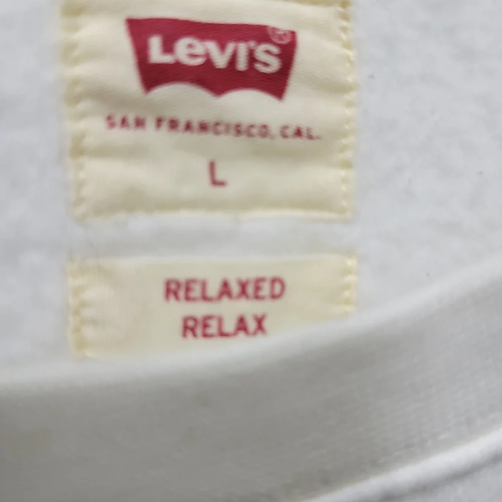 Levi’s Men's T3 Relaxed Graphic Crew Neck Long Sleeve Beige Sweatshirt Large